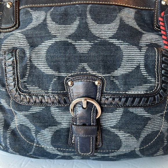 Coach NWOT Poppy Navy Denim Signature Optic Large Tote - Picture 2 of 14